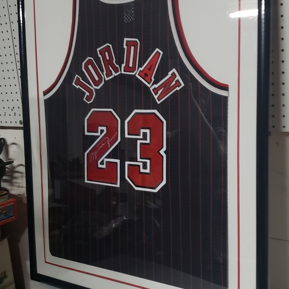 Authentic Signed Michael Jordan Jersey - Picture 7 of 8